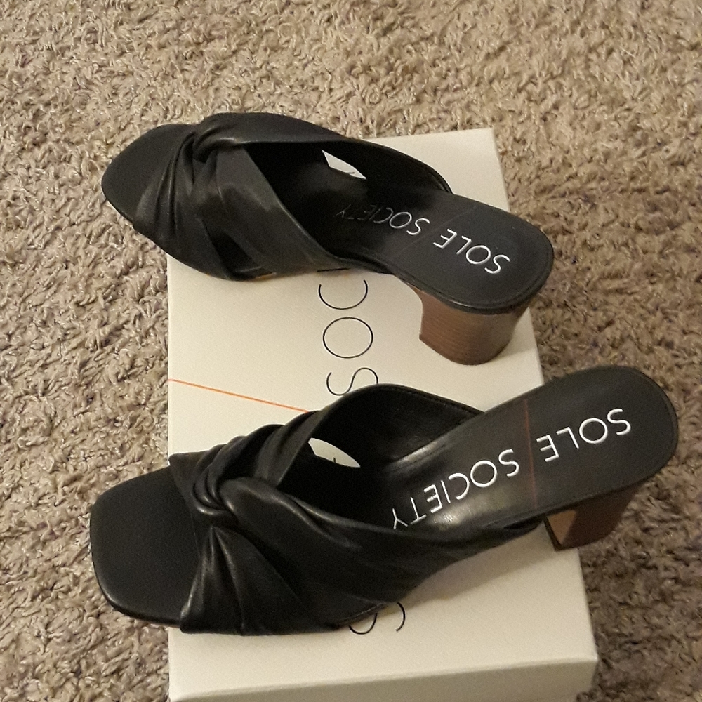 Sole Society Servilia Black Sandals